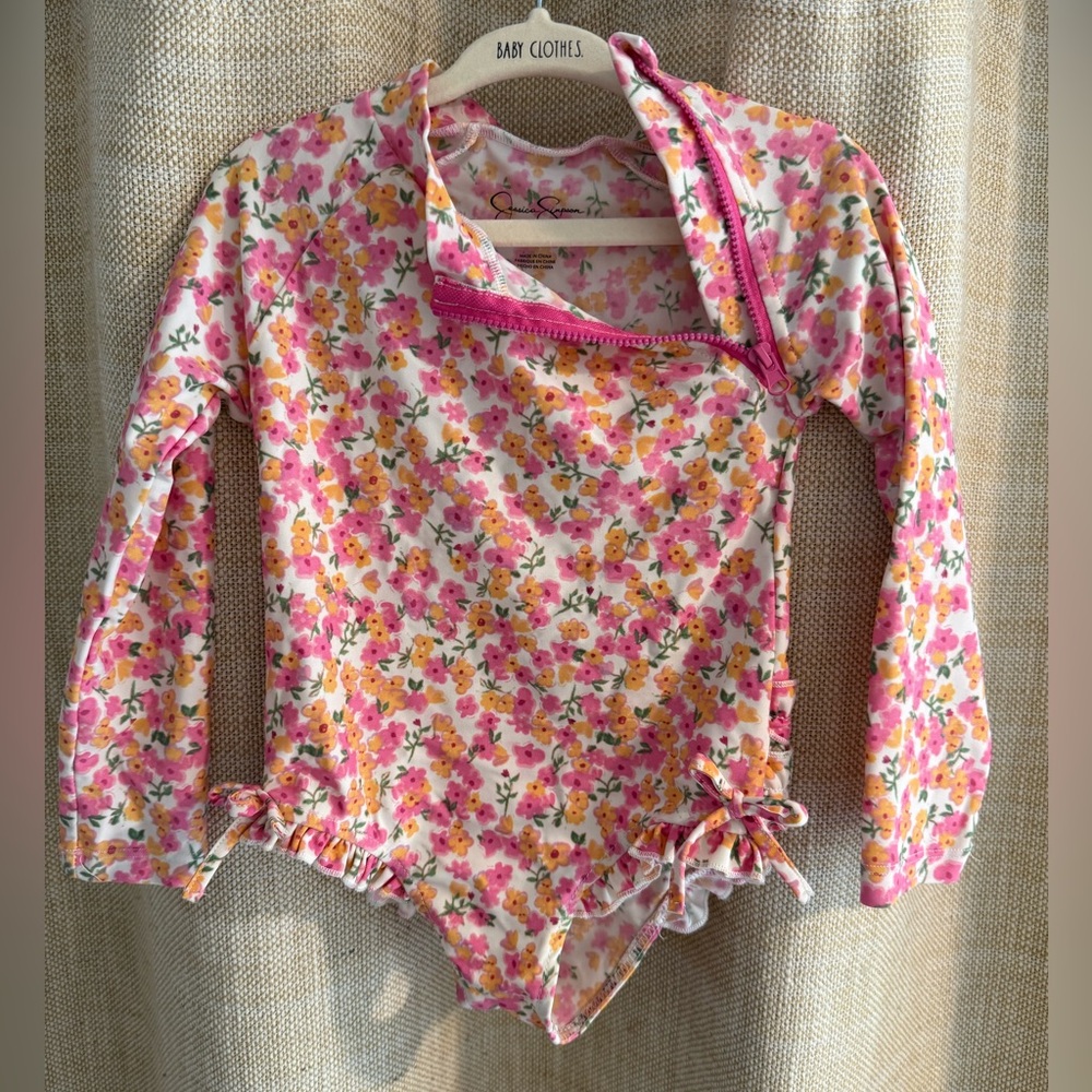 Jessica Simpson rashguard